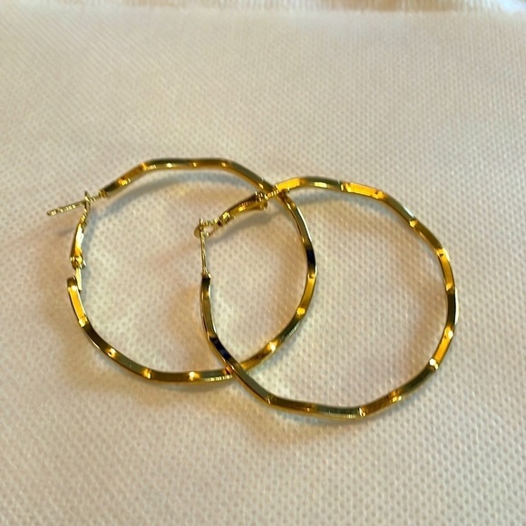 5 Pair Earring Set - Goldtone - Large Hoops NWOT - Picture 4 of 6